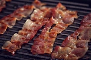 how to cook bacon on the grill